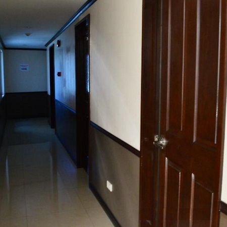 Cebu Fiesta Business Suites Экстерьер фото