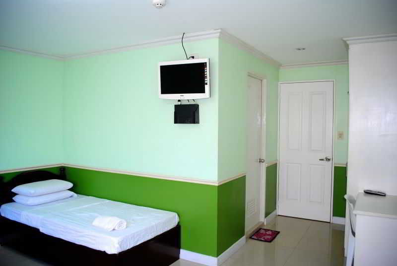 Cebu Fiesta Business Suites Экстерьер фото
